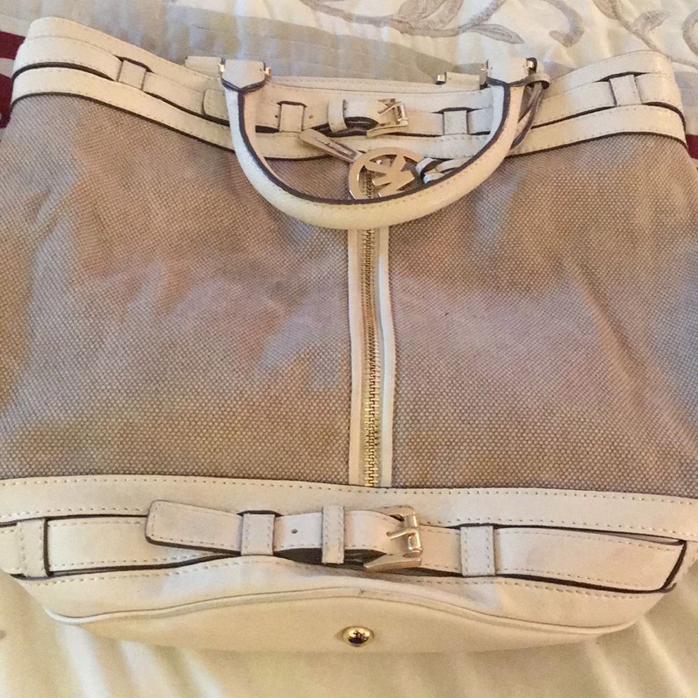 Authentic EUC Michael Kors Handbag!